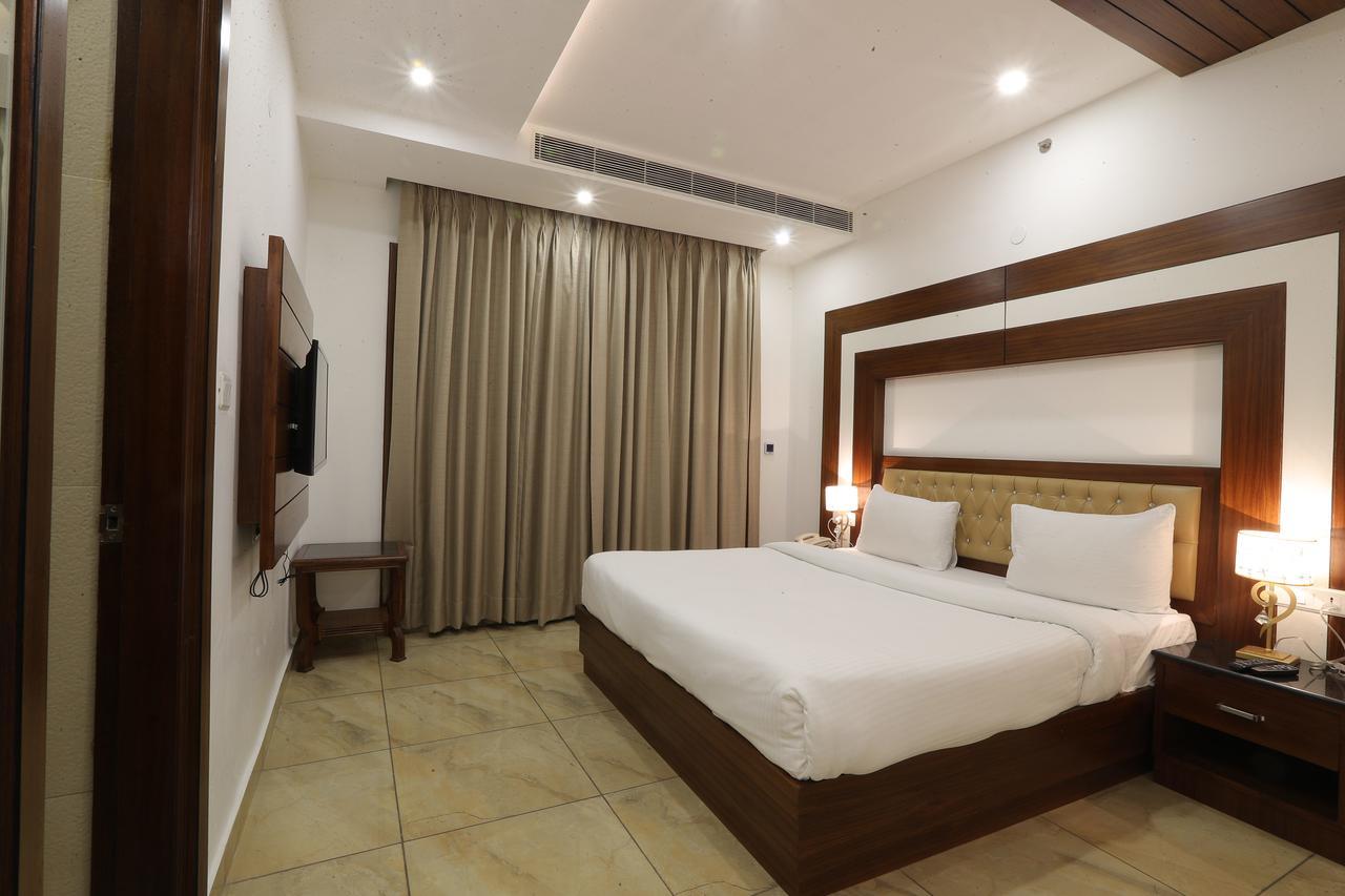 Grand Hotel Nawanshahr Nawāshahr Zewnętrze zdjęcie