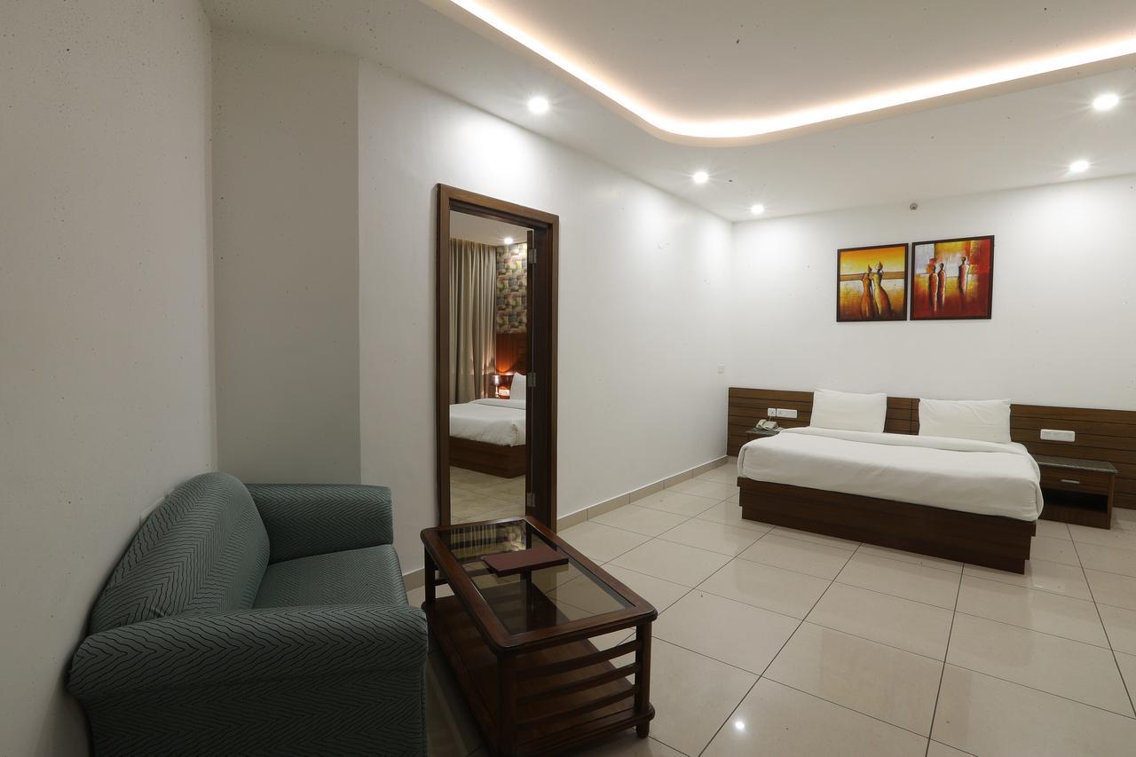 Grand Hotel Nawanshahr Nawāshahr Zewnętrze zdjęcie