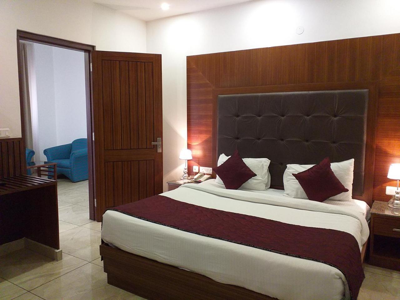 Grand Hotel Nawanshahr Nawāshahr Zewnętrze zdjęcie