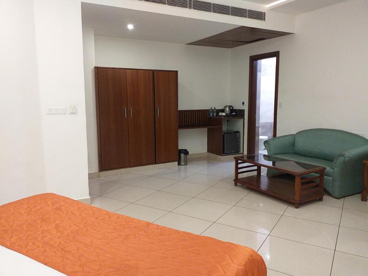 Grand Hotel Nawanshahr Nawāshahr Zewnętrze zdjęcie